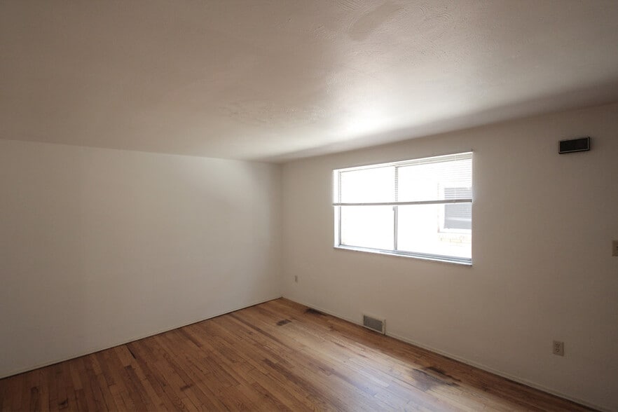 Building Photo - 408 South Ave