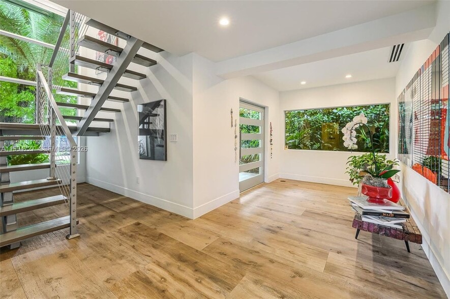 Building Photo - 79 Shore Dr E