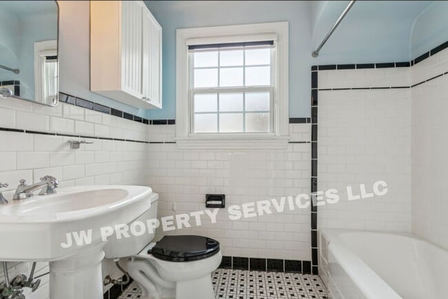 Building Photo - 3412 White St