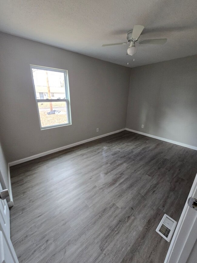 Building Photo - LIMITED TIME**1/2 OFF DEPOSIT**