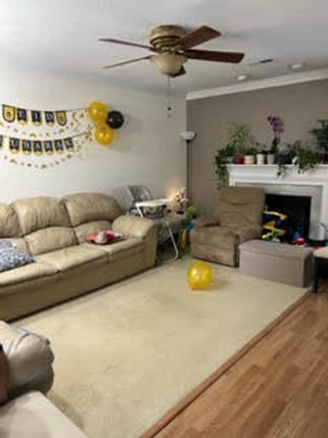 Building Photo - Charming updated 3 bedroom and 2.5 bath Townhome in Adams Farm Greensboro