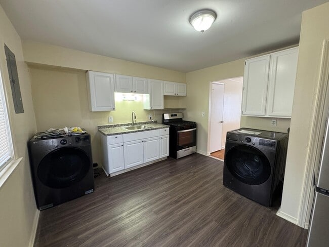 Building Photo - 14824 Myola Ave