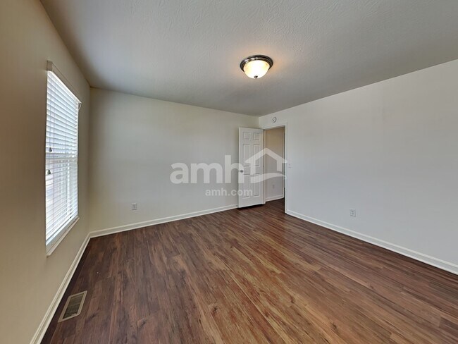 Building Photo - 6718 Waverly Park