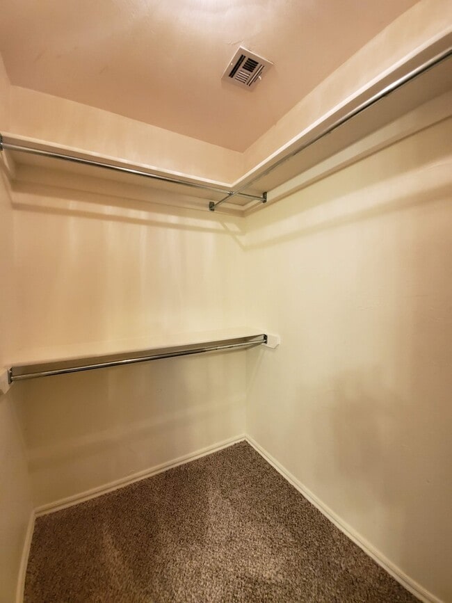 Building Photo - (3) Bed/(2) Bath SE OKC Avail NOW! Moore P...