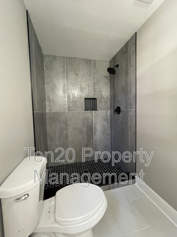 Building Photo - 1720 19th Ave