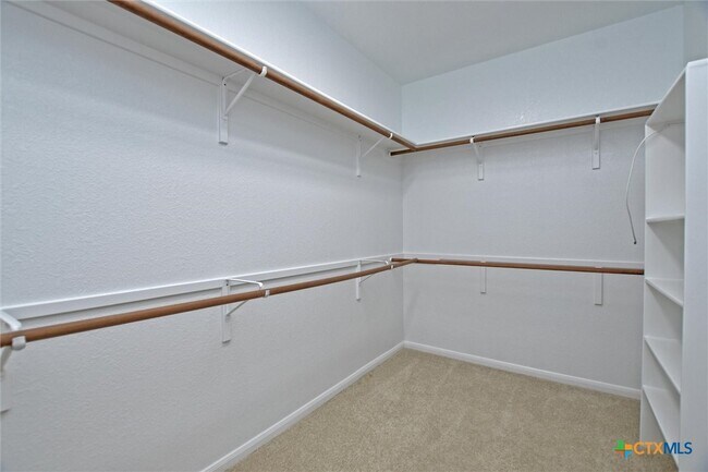 Building Photo - 2632 Henley Dr