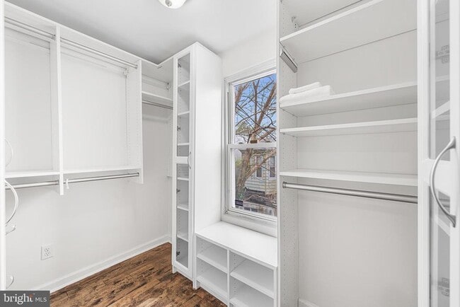 Building Photo - 426 N Holly St