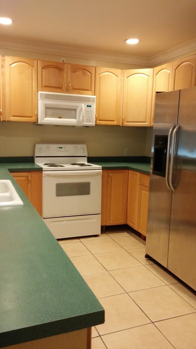 Building Photo - 1433 NE 17th Terrace