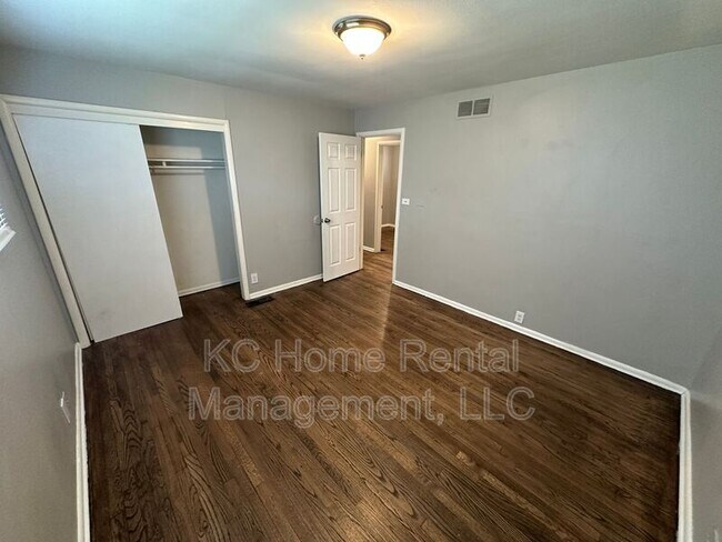 Building Photo - 7309 E 111th Terrace