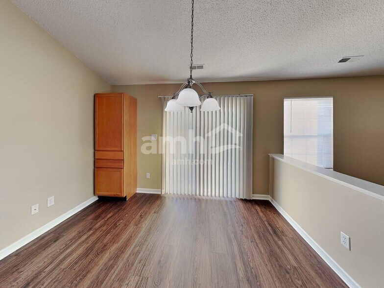 Building Photo - 1438 Dowell St