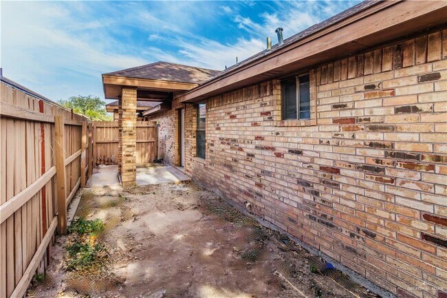 Building Photo - 933 English Ave