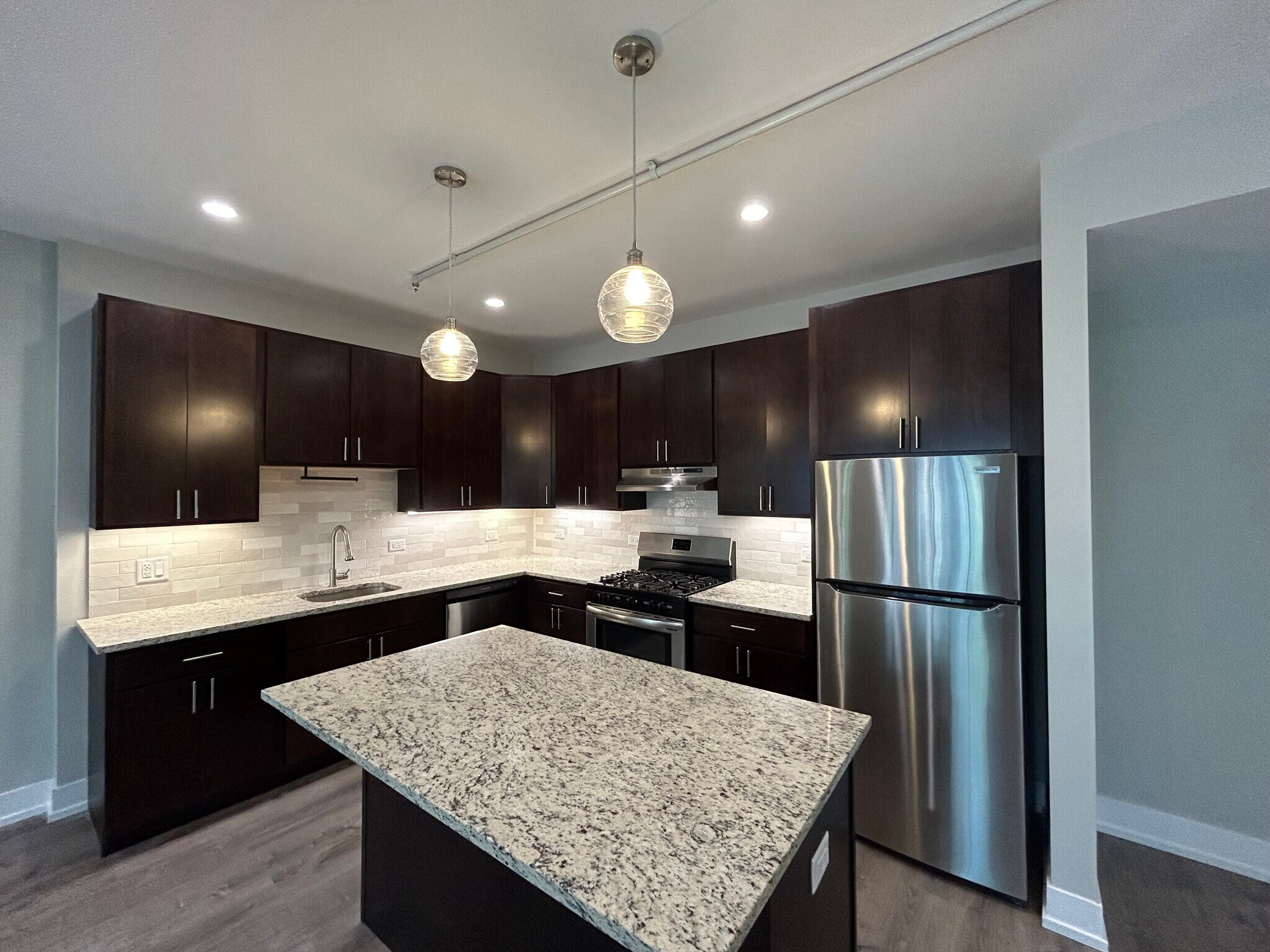 Building Photo - 1000 Crain St