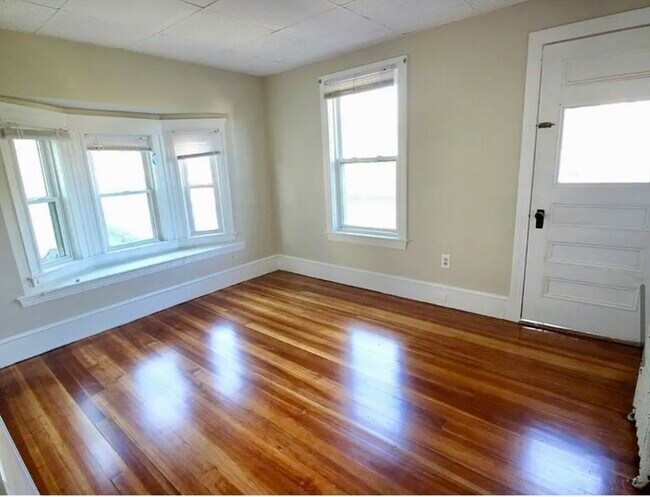 Building Photo - 14 Dow St