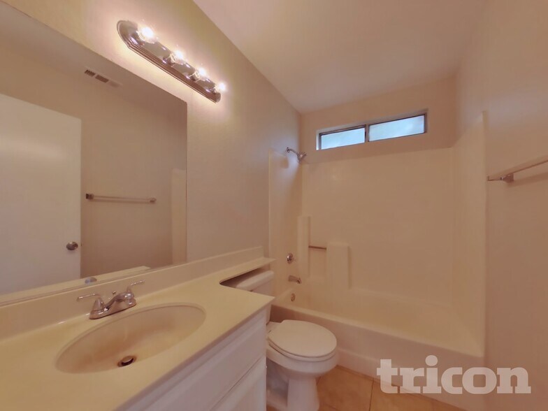 Building Photo - 1480 Medallion Ct