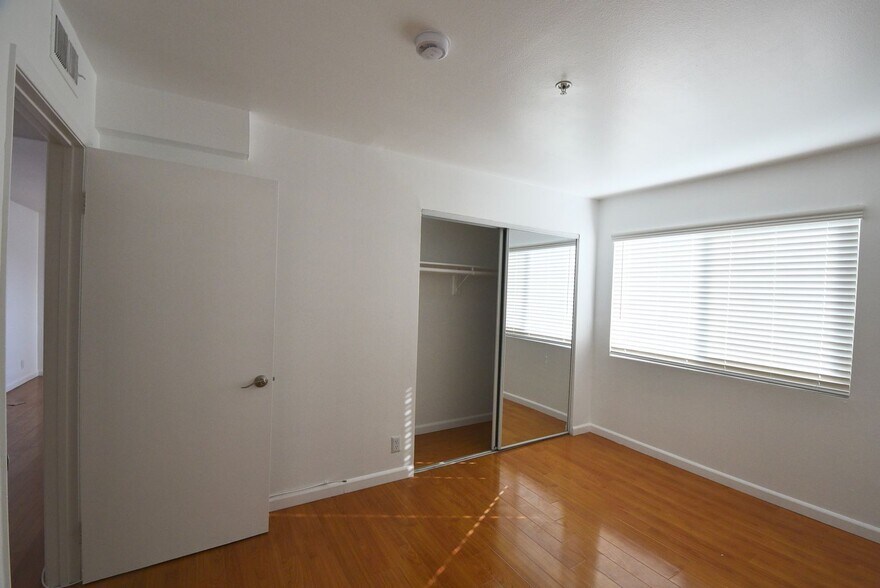 Building Photo - 5002 Tujunga Ave