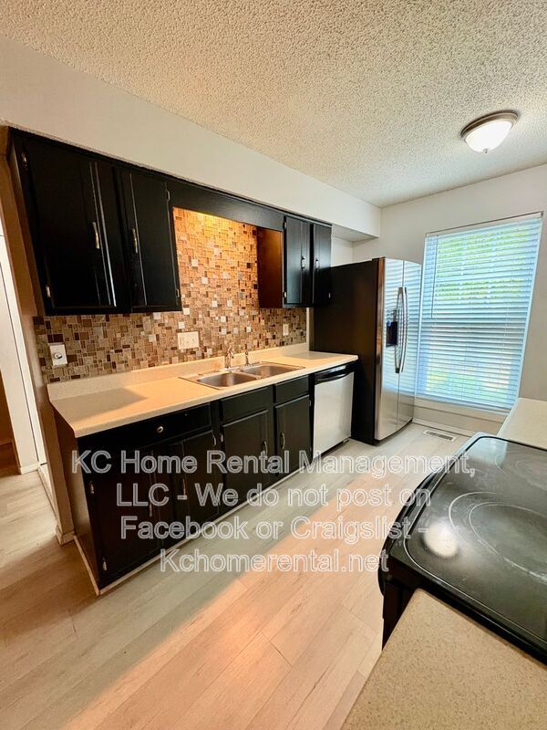 Building Photo - 8027 N Stoddard Ave