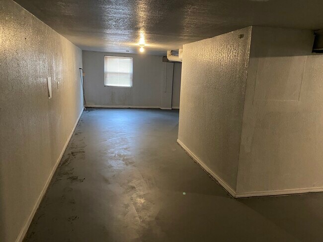 Building Photo - 10401 Richmond Ave