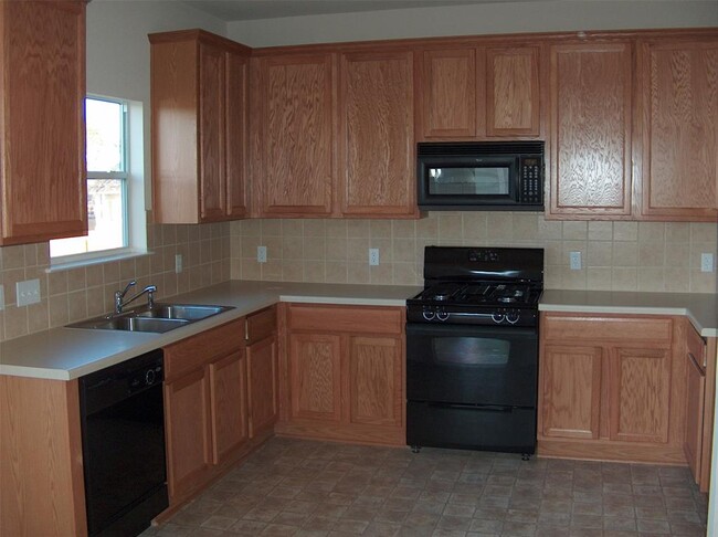 Building Photo - 2206 Sweet Clover Dr