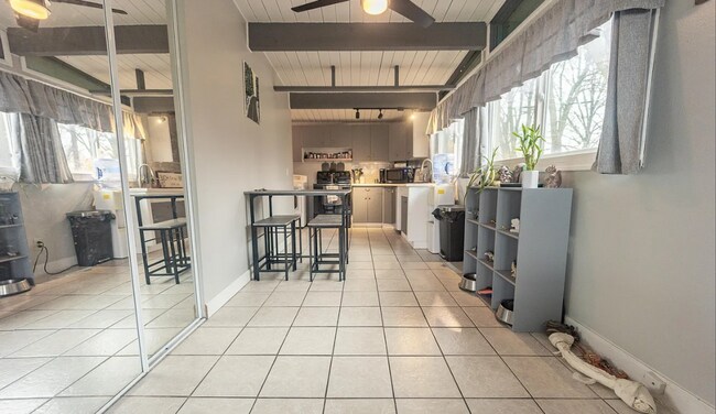 Building Photo - Don't miss out on calling this property your new home!