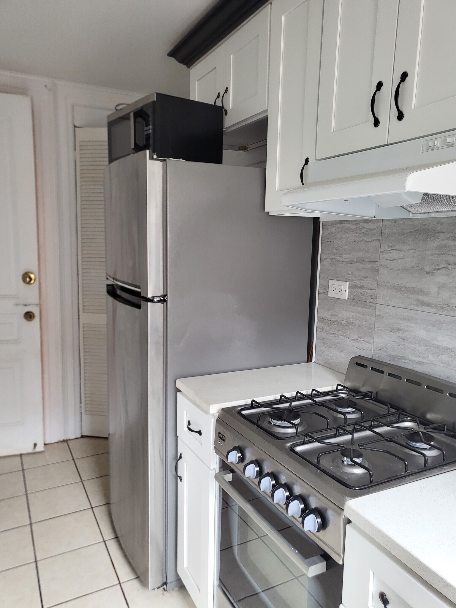 Stainless Steel Appliance - 19 Revere Pl