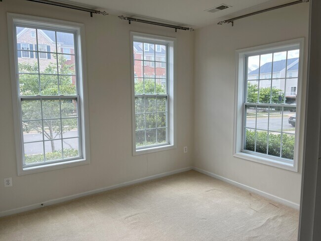 Building Photo - 43152 Whelplehill Ter