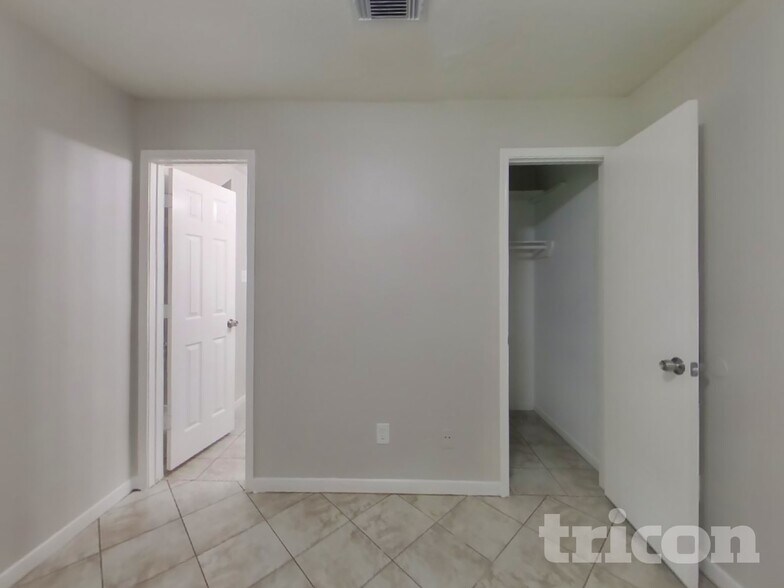 Building Photo - 1111 Chestnut Bough St