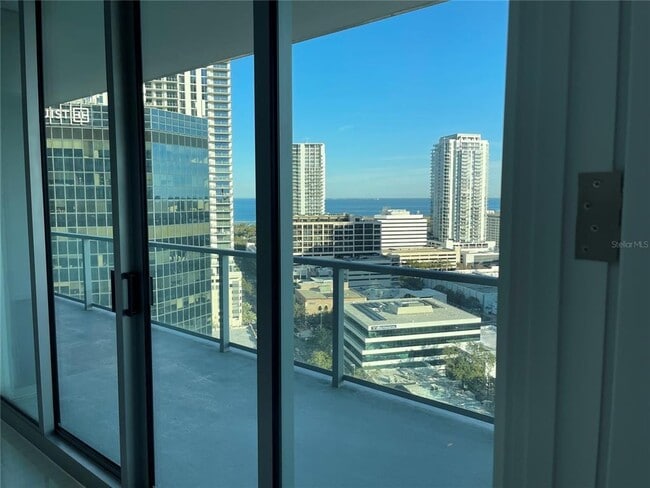 Building Photo - 400 Central Ave