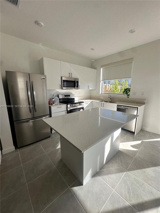 Building Photo - 2616 SE 28th Dr