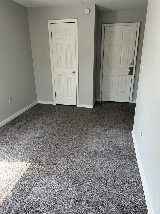 Building Photo - 15 LLC-10 Macomb