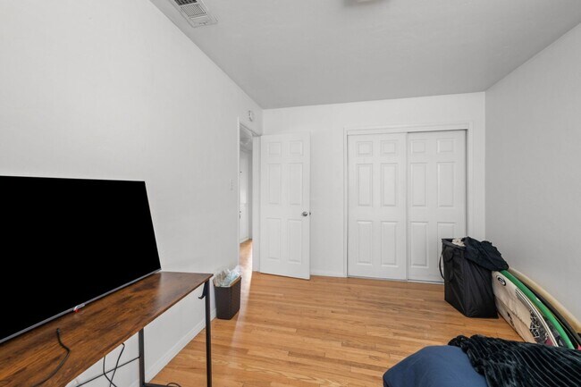 Building Photo - 5379 E Falls View Dr
