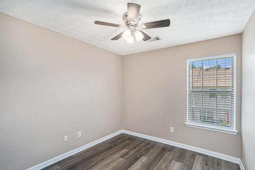 Building Photo - 4155 Park Chase Dr