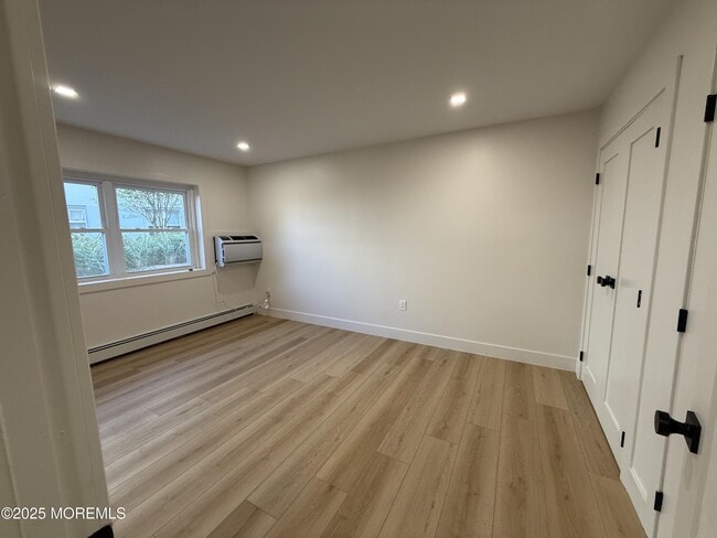 Building Photo - 1217 Ocean Ave N