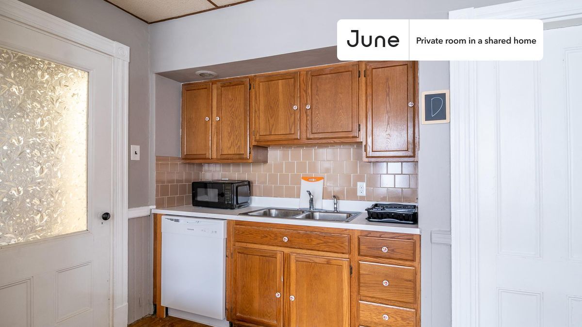 Building Photo - Room in Shared 5 bed/1 bath home