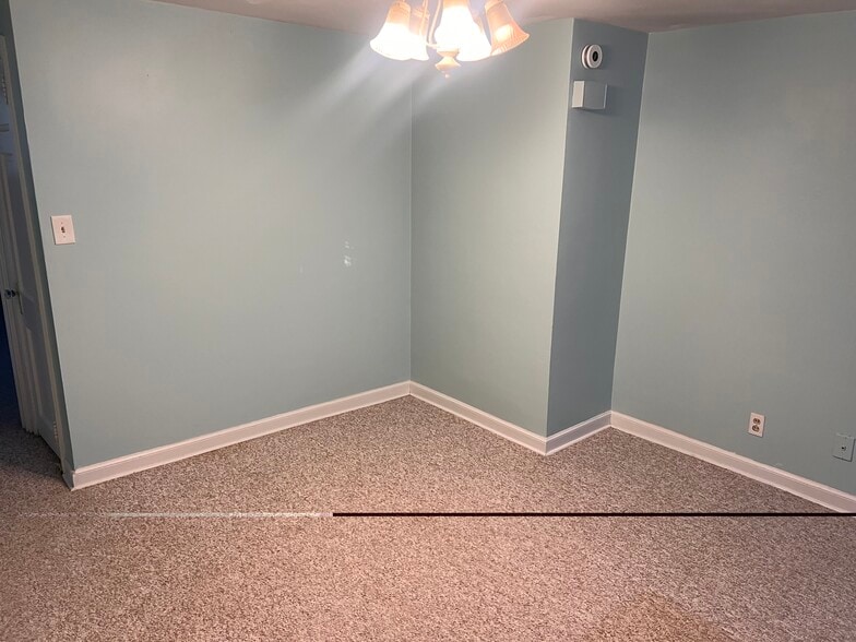 Dining area - 1377 Scott Blvd