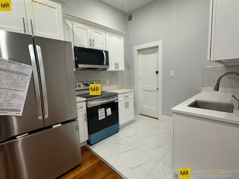 Building Photo - 474 Commonwealth Ave