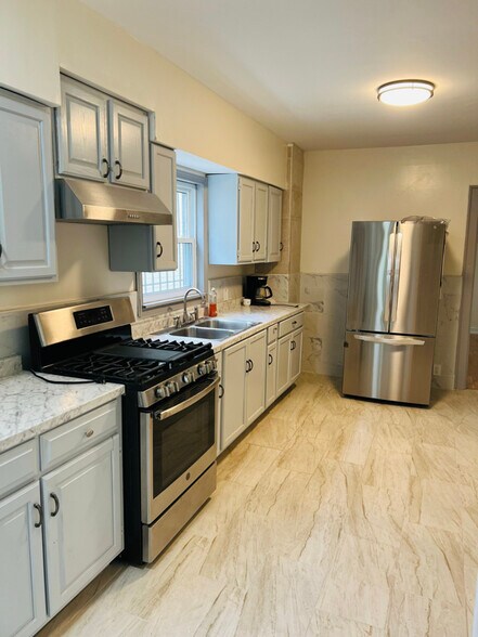 Building Photo - 291 Wohlers Ave