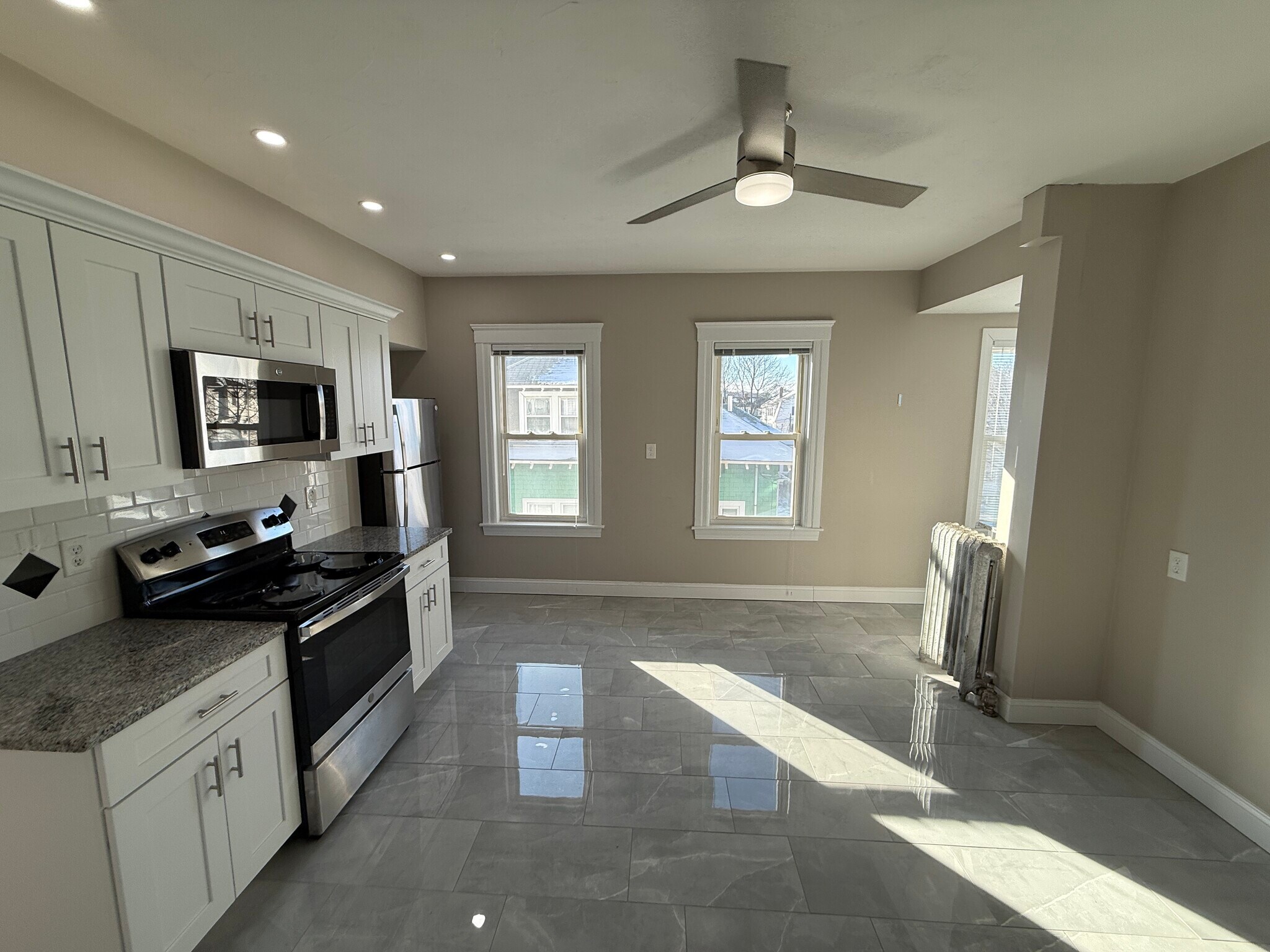 Building Photo - 148 Vernon St