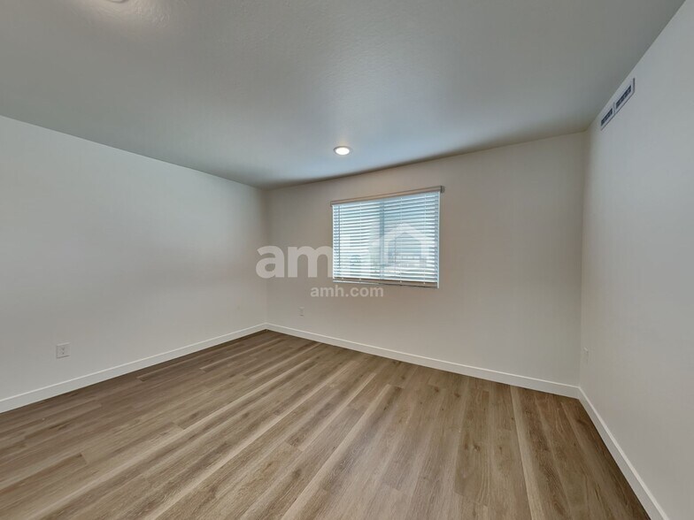 Building Photo - 12528 W Adair Dr