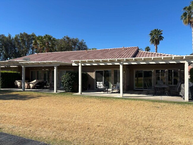 Building Photo - 2 Bedrooms / 2 Bathrooms Condo for Ren,  F...