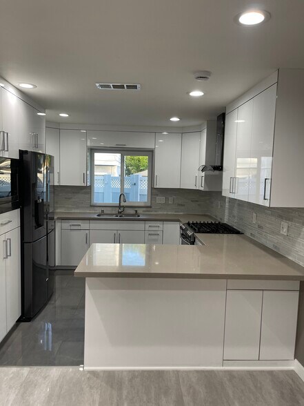 Building Photo - 8350 Burnet Ave