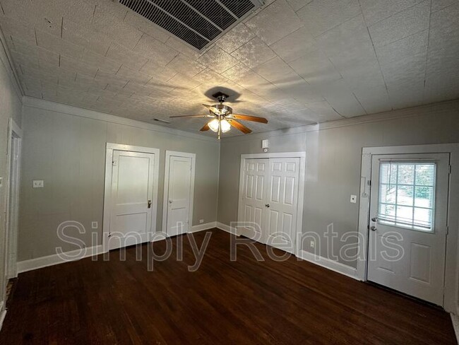 Building Photo - 1410 Sycamore St