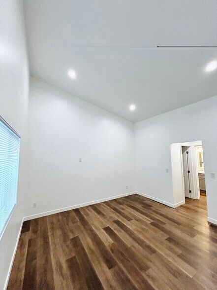 Building Photo - 13231 Jefferson Ave