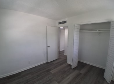 Building Photo - 405 SW 13th Pl