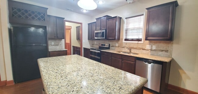 Building Photo - Spectacular!