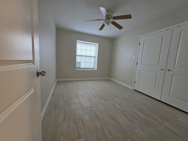 Building Photo - 1703 Violeta Ct