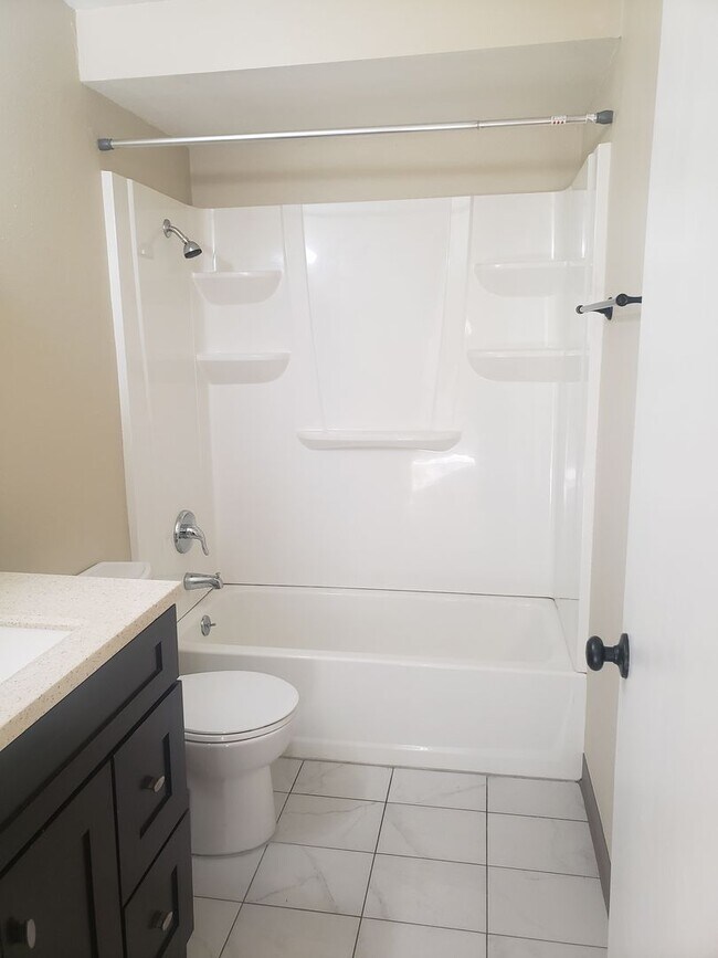 Building Photo - Inner SE Portland Duplex in Brooklyn!