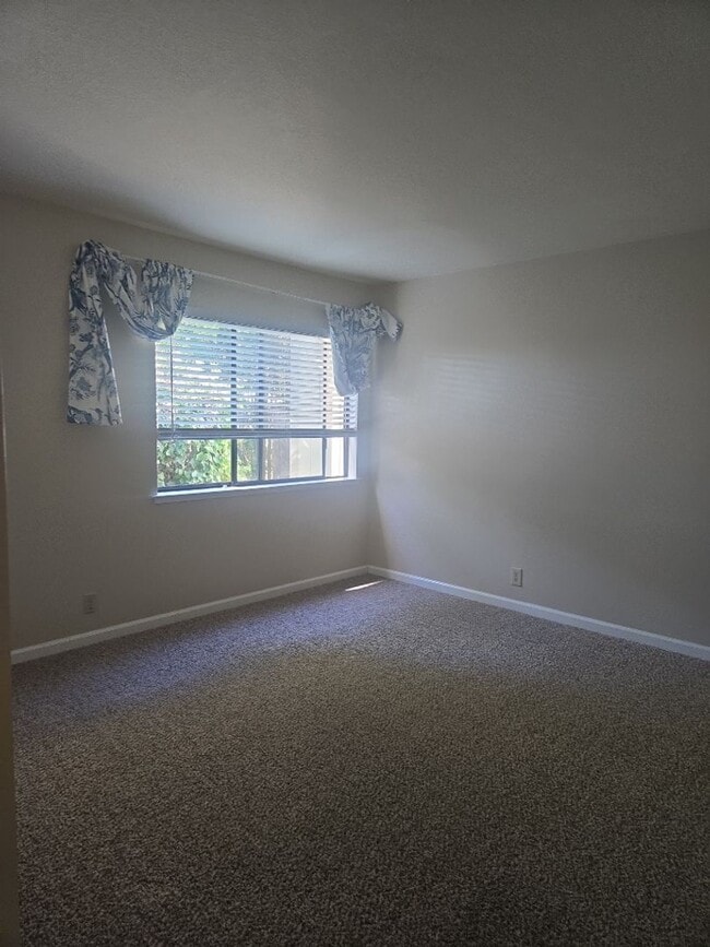 Building Photo - Charming Single Story 3 Bed 2 Bath House