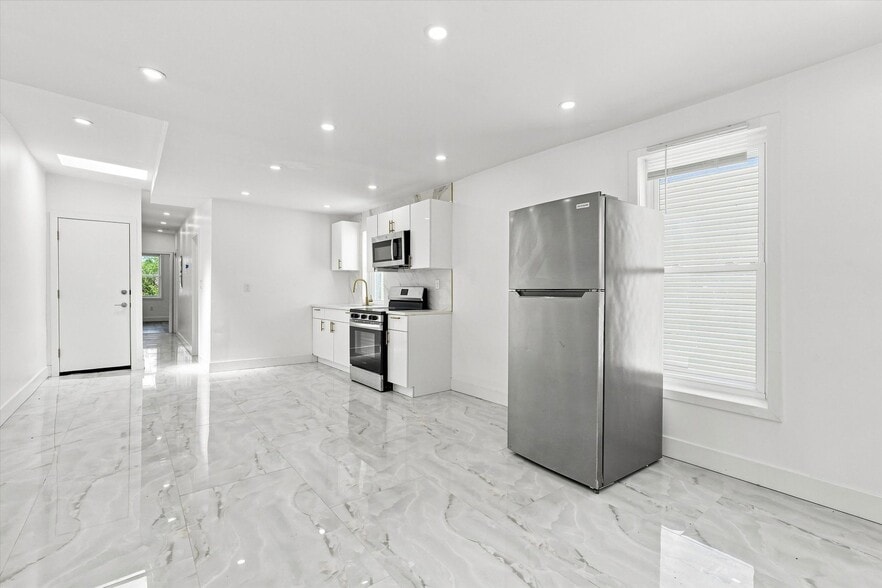 Building Photo - 1119 N 41st St