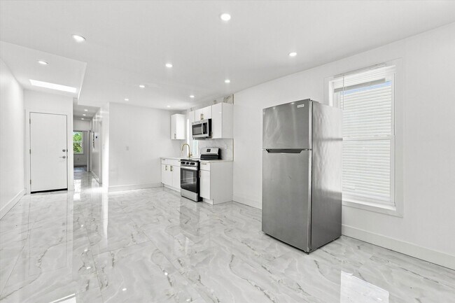 Building Photo - 1103 N 41st St