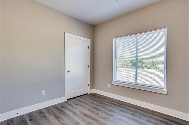 Building Photo - Modern 4 Bedroom Home in Falcon Falls Near Heights High School